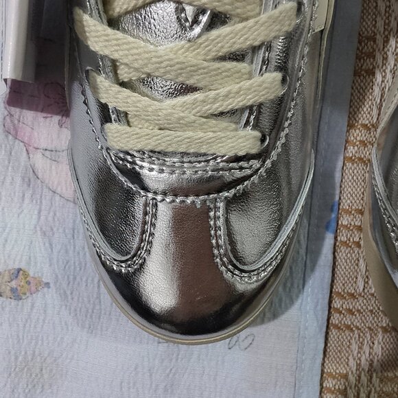 Onitsuka Tiger Silver Glossy Casual Shoes - Picture 3 of 7